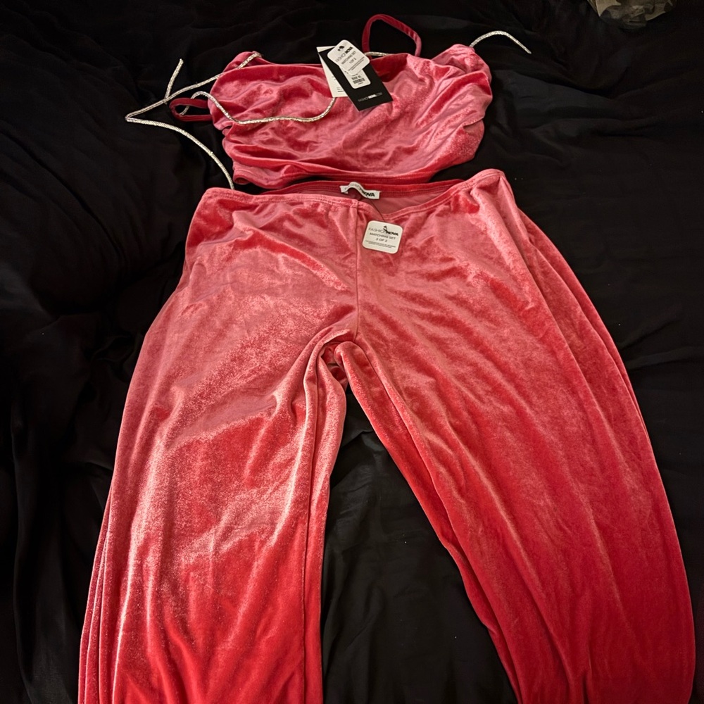 Never worn 2 piece pink velvet set